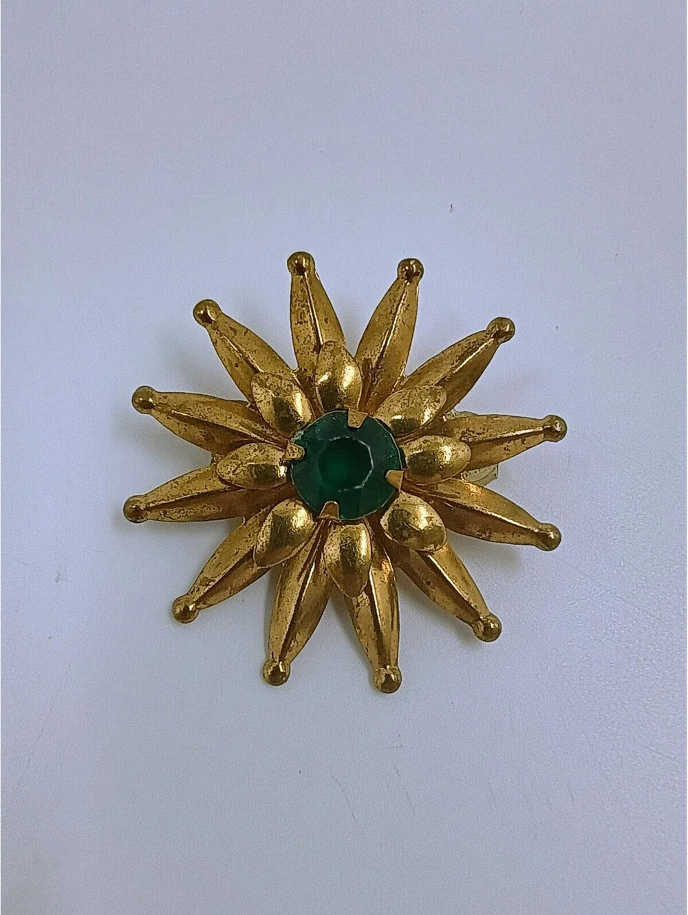 Vintage Gold-Tone Starburst Brooch with Green Center Stone